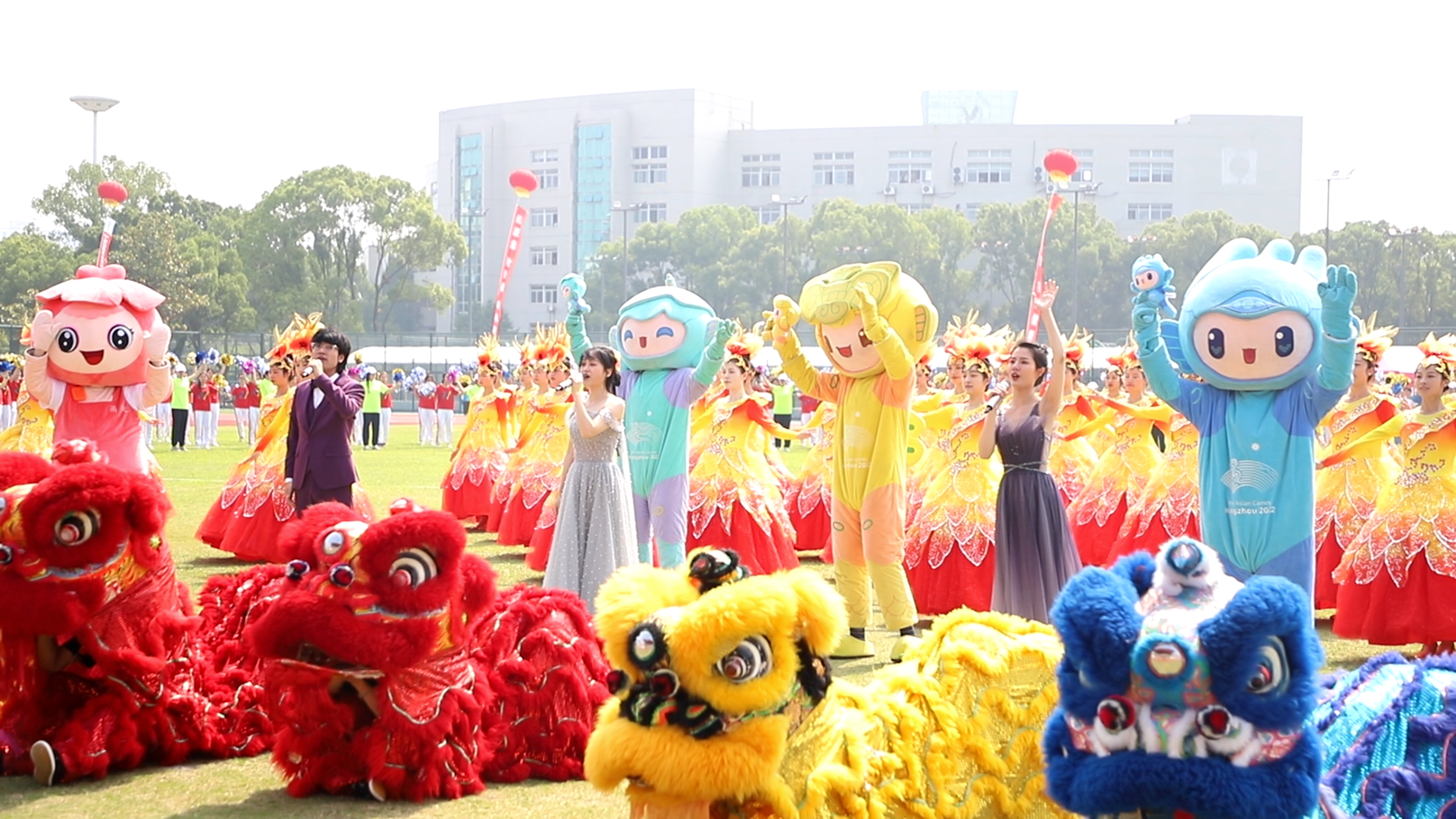 亞運會吉祥物為寧波市大運會歡呼喝彩 王偉 攝.png